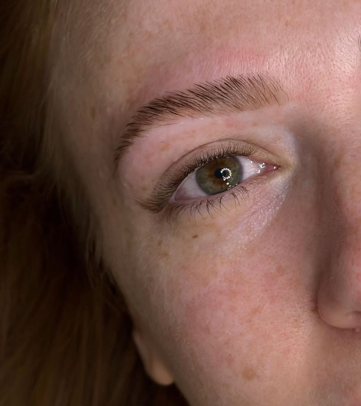 Lash lifting e sobrancelha penteada