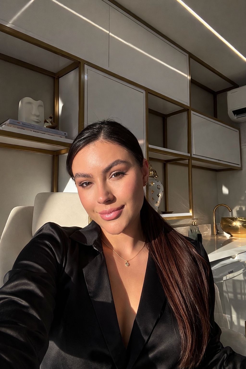 Kimberlly Mathias no studio